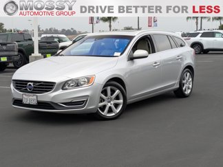 Used 2017 Volvo V60 T5 Premier w/ Convenience Package image 1