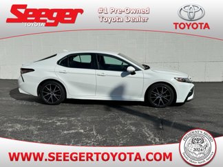 Used 2022 Toyota Camry SE image 1