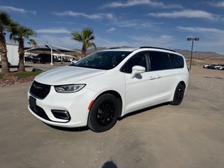Certified 2022 Chrysler Pacifica Touring-L image 1