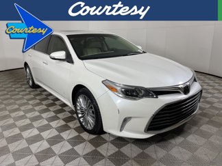 Used 2018 Toyota Avalon Limited image 1