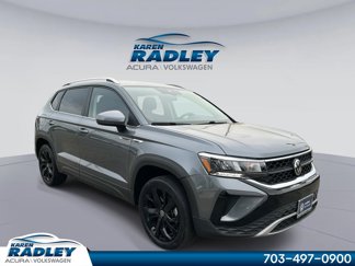 Certified 2022 Volkswagen Taos SE image 1