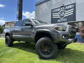 Used 2021 Toyota Tacoma TRD Off-Road image 1