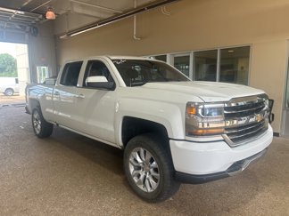 Used 2018 Chevrolet Silverado 1500 W/T w/ Trailering Package image 1