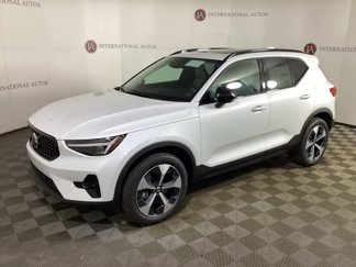 New 2025 Volvo XC40 B5 Plus image 1