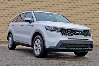 Certified 2023 Kia Sorento LX image 1
