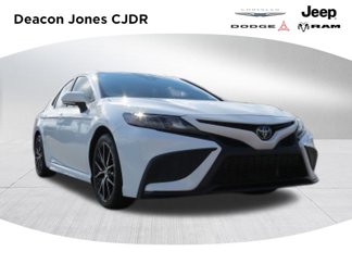 Used 2021 Toyota Camry SE image 1