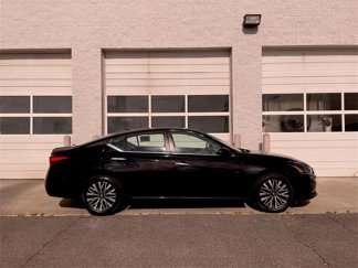 Used 2024 Nissan Altima 2.5 SV image 1