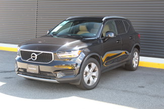 Used 2020 Volvo XC40 T5 Momentum image 1