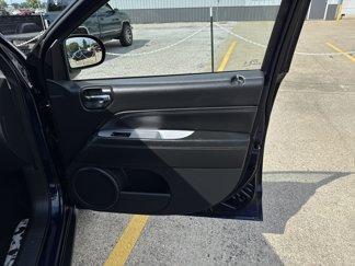 Used 2017 Jeep Compass Latitude image 1