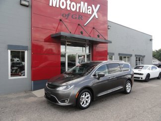 Used 2017 Chrysler Pacifica Touring-L Plus image 1