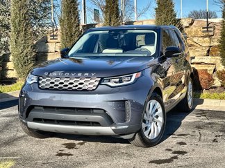 Used 2025 Land Rover Discovery S image 1