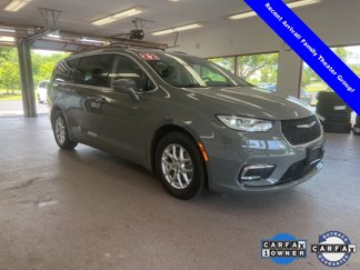 Used 2022 Chrysler Pacifica Touring-L w/ Uconnect Theater Family Group image 1