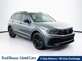 Certified 2022 Volkswagen Tiguan SE R-Line image 1