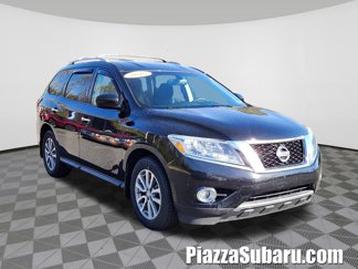 Used 2016 Nissan Pathfinder SV image 1