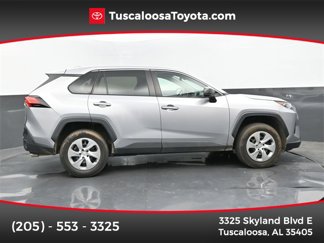 Used 2022 Toyota RAV4 LE image 1