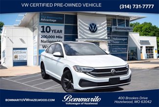Used 2024 Volkswagen Jetta SE w/ Panoramic Sunroof Package image 1
