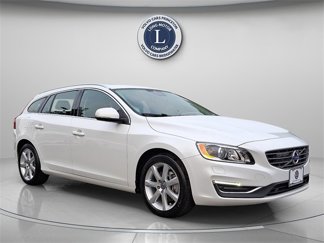 Used 2017 Volvo V60 T5 Platinum image 1