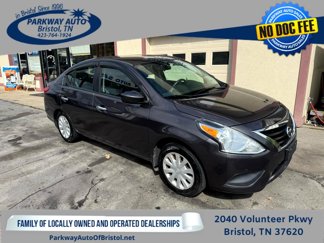 Used 2015 Nissan Versa SV image 1