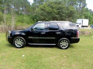 Used 2010 GMC Yukon Denali image 1
