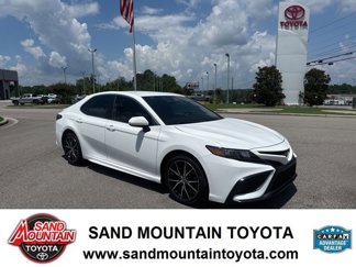 Used 2021 Toyota Camry SE image 1