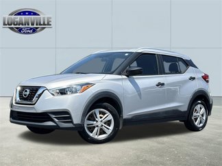 Used 2019 Nissan Kicks S image 1
