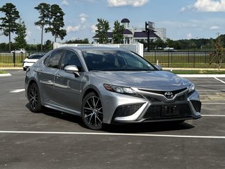 Used 2023 Toyota Camry SE image 1