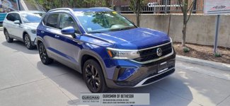 Used 2022 Volkswagen Taos SE w/ Panoramic Sunroof Package image 1
