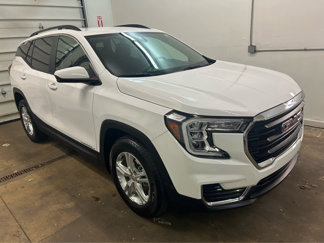 Used 2023 GMC Terrain SLE w/ Driver Convenience Package image 1