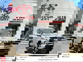 Used 2023 Nissan Rogue SV image 1