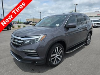 Used 2018 Honda Pilot Touring image 1