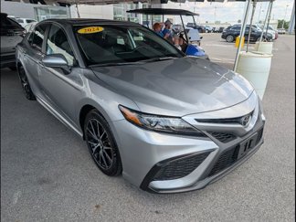Used 2024 Toyota Camry SE image 1