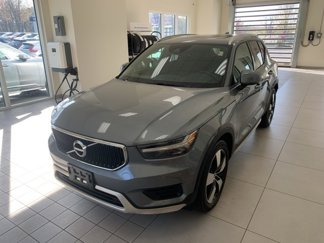 Used 2019 Volvo XC40 T5 Momentum image 1