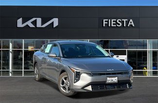 Used 2025 Kia K4 LXS image 1