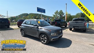 Used 2024 Hyundai Venue SEL video 1