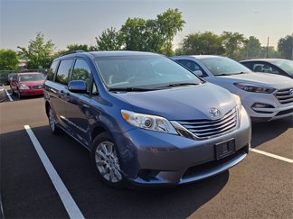 Used 2015 Toyota Sienna LE image 1