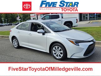 Used 2025 Toyota Corolla XLE video 1
