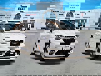 New 2025 Chrysler Pacifica Select image 1