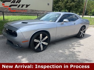 Used 2015 Dodge Challenger SXT image 1