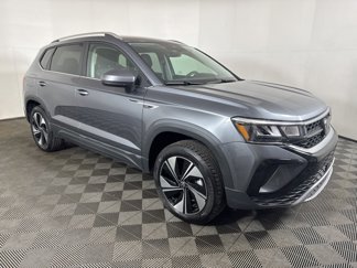 Certified 2024 Volkswagen Taos SE image 1