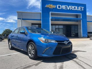 Used 2017 Toyota Camry SE image 1
