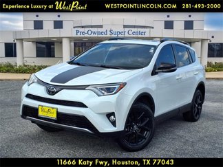 Used 2018 Toyota RAV4 SE image 1