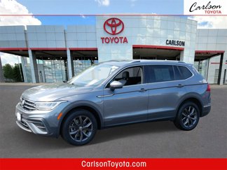 Used 2022 Volkswagen Tiguan SE w/ Panoramic Sunroof Package image 1