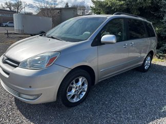 Used 2004 Toyota Sienna XLE Limited image 1