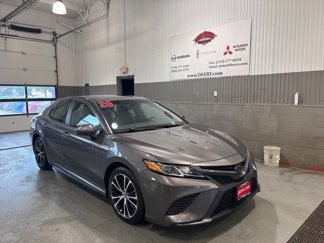 Used 2020 Toyota Camry SE image 1