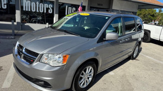 Used 2016 Dodge Grand Caravan SXT w/ UConnect Hands-Free Group image 1