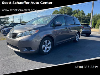 Used 2017 Toyota Sienna LE image 1
