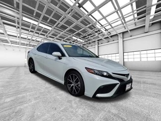 Used 2023 Toyota Camry SE image 1