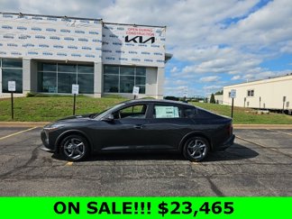 New 2025 Kia K4 LXS image 1