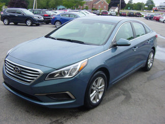 Used 2017 Hyundai Sonata SE image 1