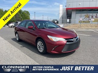 Used 2016 Toyota Camry LE image 1